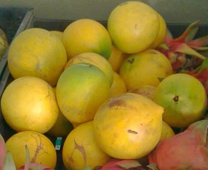 Abiu fruits for sale in August in southern Florida, USA.