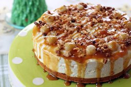 White Chocolate and Macadamia Cheesecake with Caramel Sauce