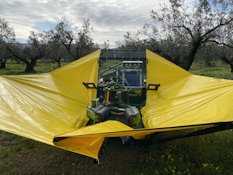 Olive tree shaker, self-propelled, hydraulic