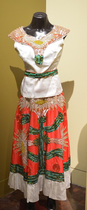 Dress for a folk dance called Flor de Pitahaya "Pitahaya Flower" from Baja California Sur displayed at the Popular Art Museum in Mexico City