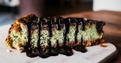 Matcha cheesecake with chocolate fudge